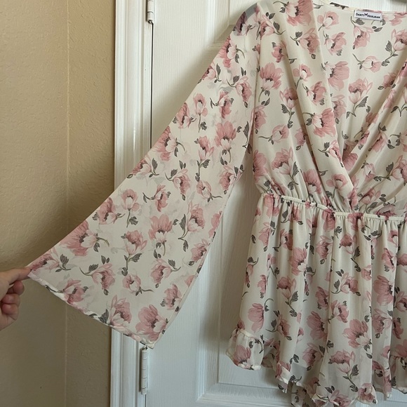 Neutral colored Floral Romper - Picture 10 of 16